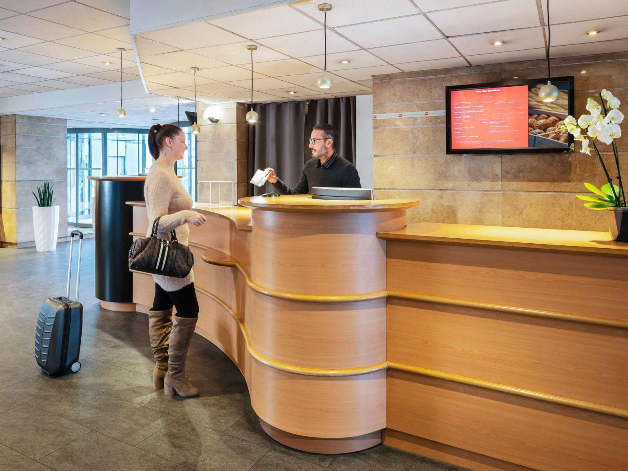 Ibis Paris Porte De Bercy Charenton-le-Pont Exterior photo
